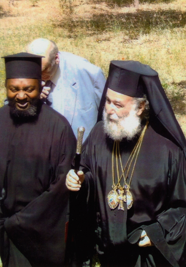 O Πατριάρχης Αλεξανδρείας κ.κ. Θεόδωρος Β΄ με τον π. Θεότιμο Τσάλα.